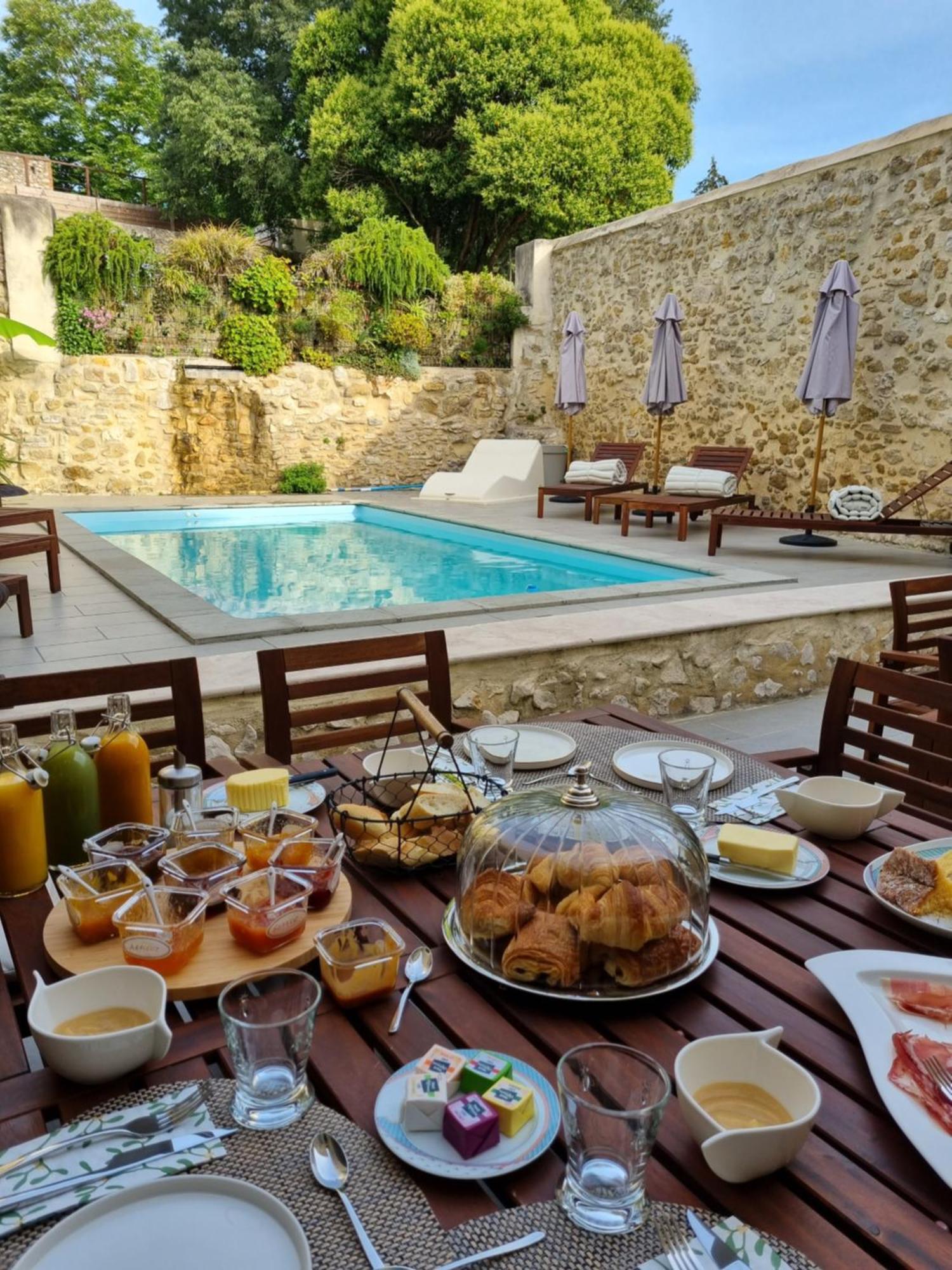 La Maison De Livia, Gite, Chambres Et Table D'Hotes, Entre Uzes Et Nimes Sauzet  Exteriér fotografie